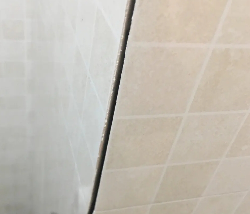 阜新瓷砖空鼓维修公司分享阳台瓷砖脱落的修复过程可以分为以下几个步骤