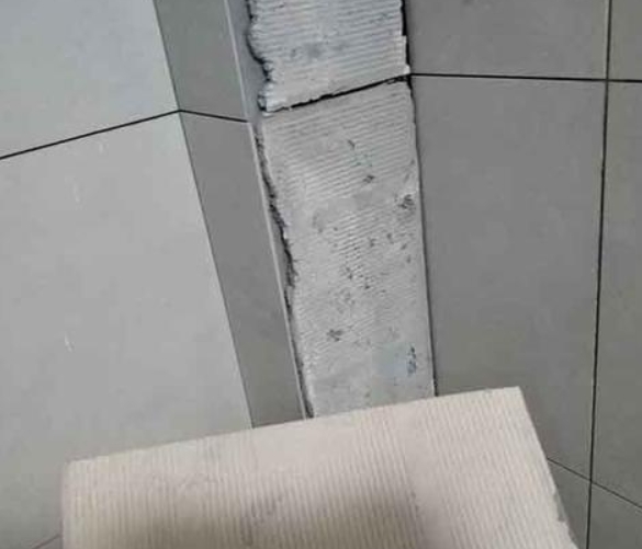 阜新瓷砖空鼓维修公司分享下厨房瓷砖脱落的补救措施。